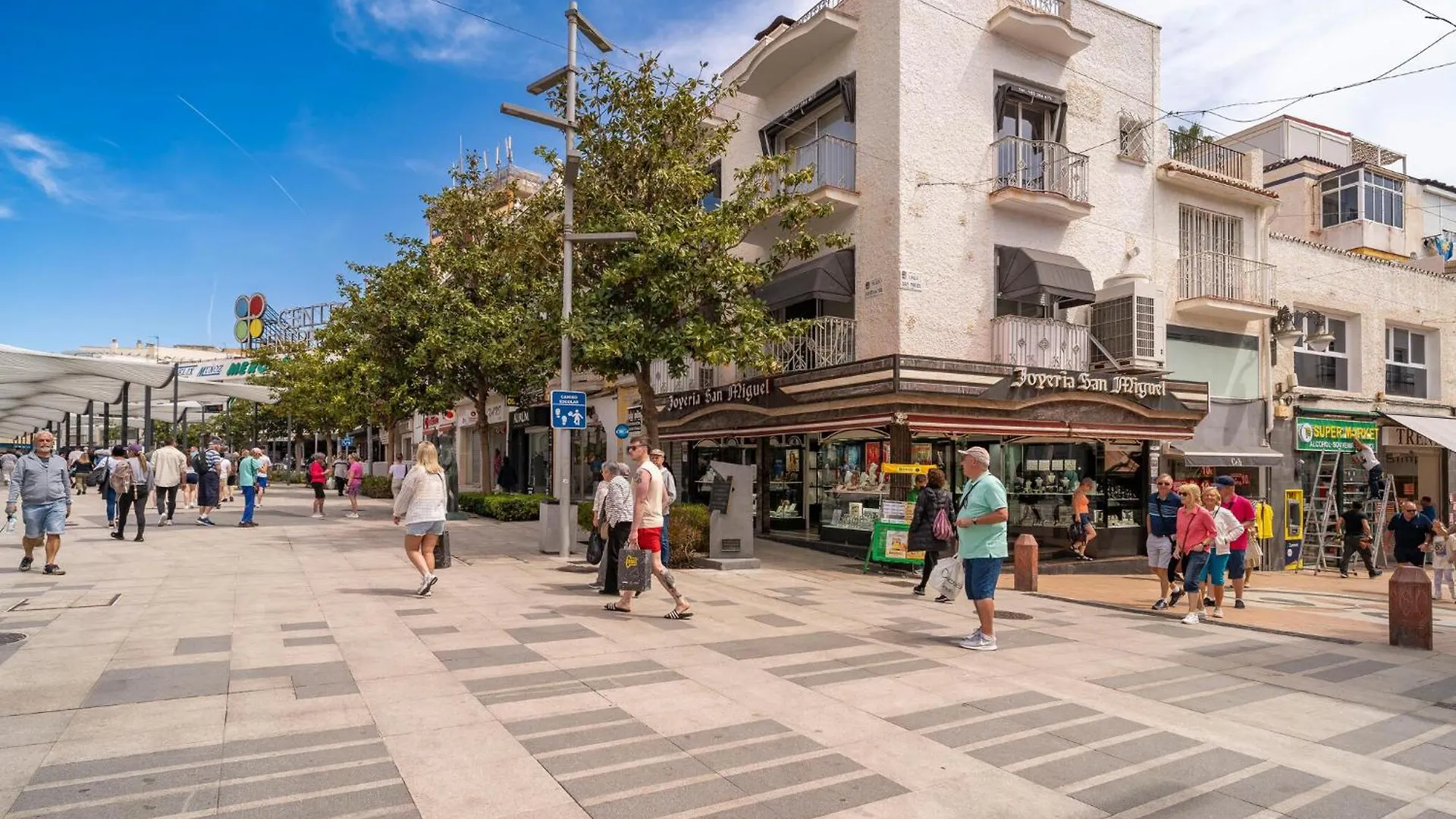 Beautiful Apartment In Torremolinos With Kitchen スペイン